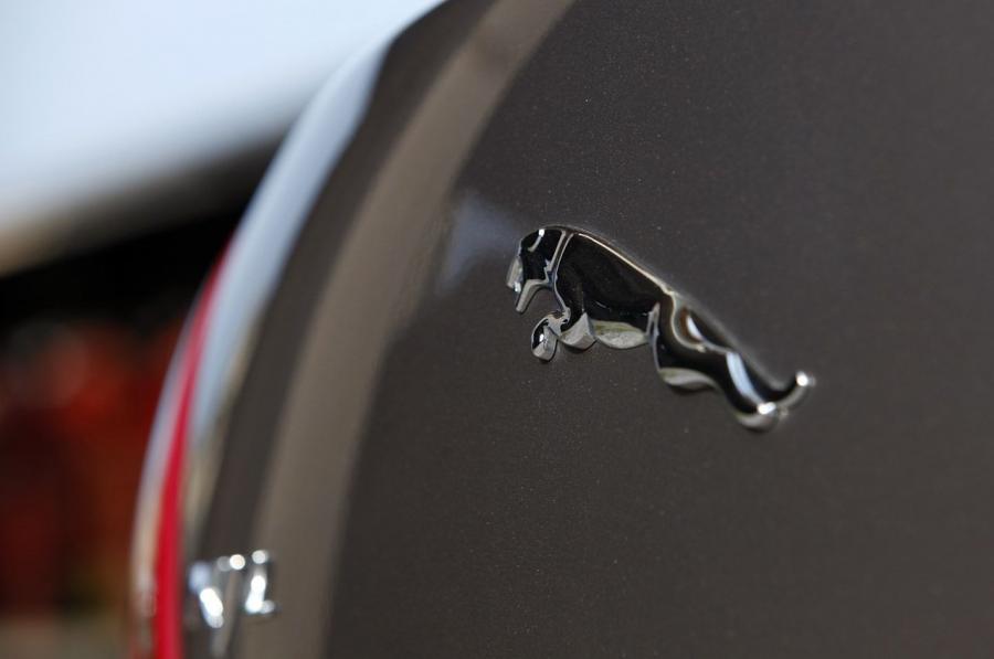 Jaguar XJL 2011 года  (фото 32 из 44)